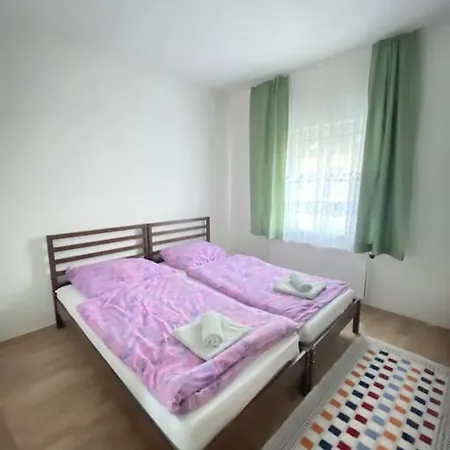 Family-friendly House In Vienna's Suburbs! Апартаменты