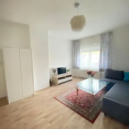 Family-friendly House In Vienna's Suburbs!
