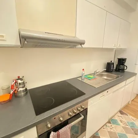 Апартаменты Family-friendly House In Vienna's Suburbs! *